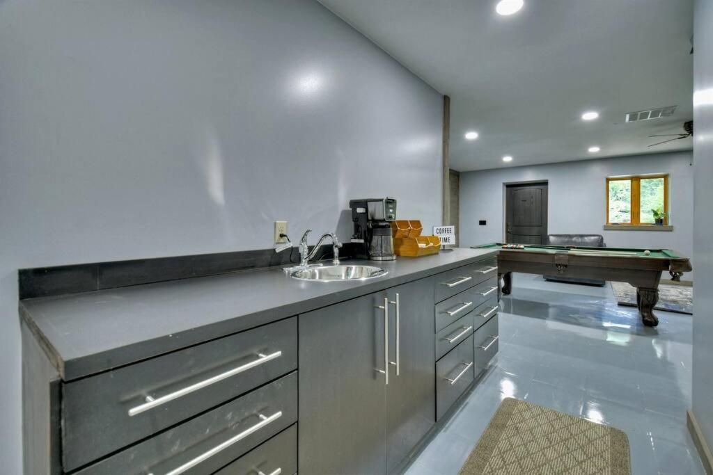 The Chariot - Creek Front With Hottub, Fire Pits, Billiards, Ev Charger - Sandalwood Stays Blue Ridge Luaran gambar