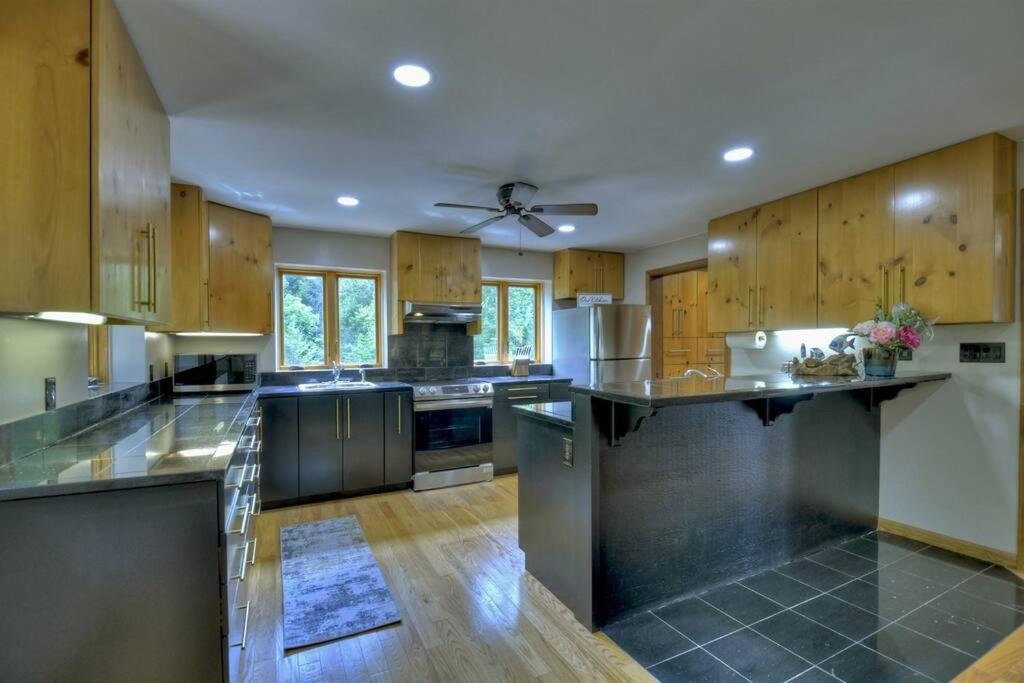 The Chariot - Creek Front With Hottub, Fire Pits, Billiards, Ev Charger - Sandalwood Stays Blue Ridge Luaran gambar