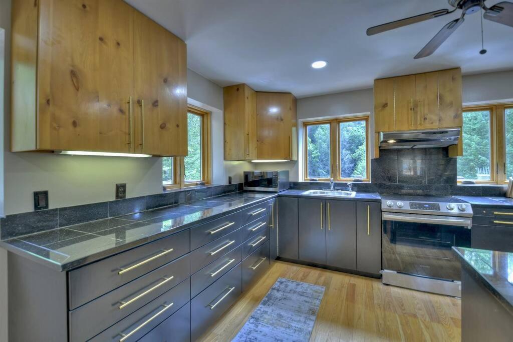 The Chariot - Creek Front With Hottub, Fire Pits, Billiards, Ev Charger - Sandalwood Stays Blue Ridge Luaran gambar
